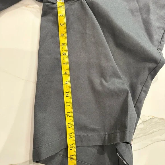 Men’s Gray Dickies Shorts - Picture 3 of 3
